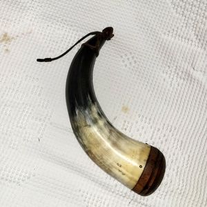 Gunpowder steer horn, vintage